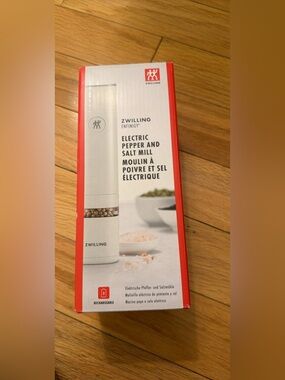 ZWILLING J.A. Henckels White Electric Pepper & Salt Mill
